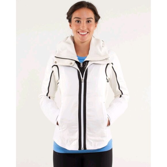 LULULEMON Run Women’s 8 Bundle Up Jacket Polar Cream White Fleece Hood Rare - Picture 15 of 16